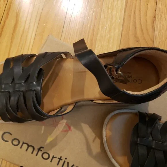 Comfortiva Black Women's Sandals - Picture 3 of 4